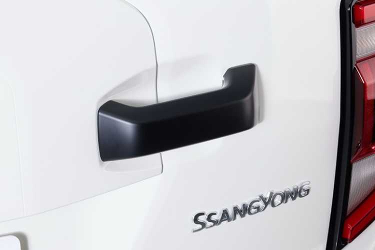 ����� ������ ����� KGM Torres ������� ������ Mayton