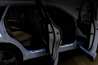 �������� �� ������ Genesis GV80 � ���������� LED