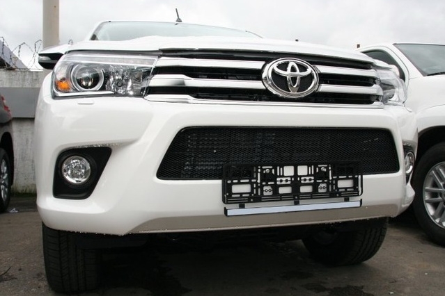   Toyota Hilux 8 2015-    