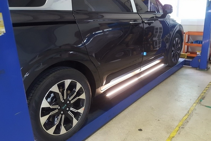 ������ KIA Carnival KA4 ������������� ��������� Wing Step