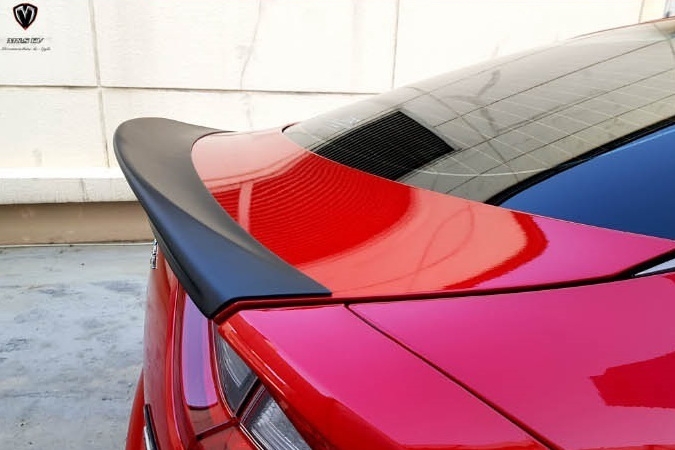 ������� KIA Stinger ������ ��� M&S